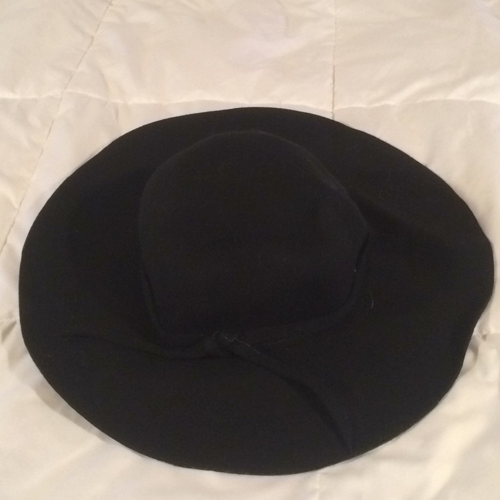 Black Poppy Hat